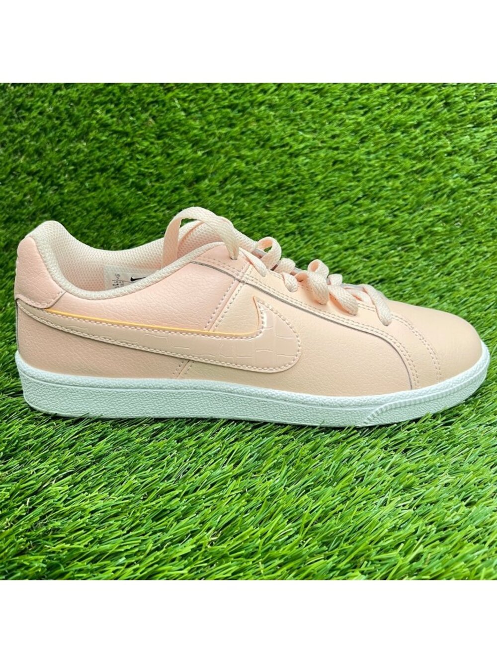 Nike Court Royale Low Womens Size 7 Pink White Athletic Leather Shoes Sneakers